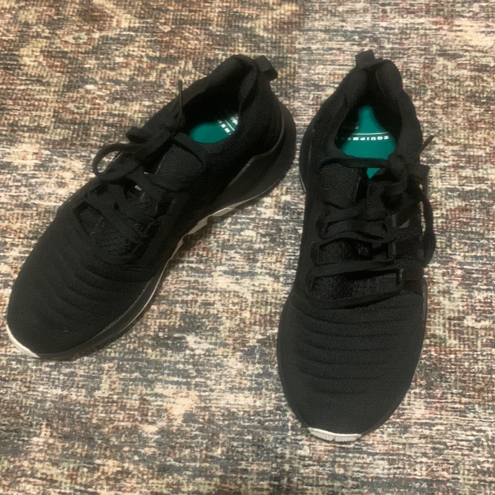 Adidas tennis shoes 7.5